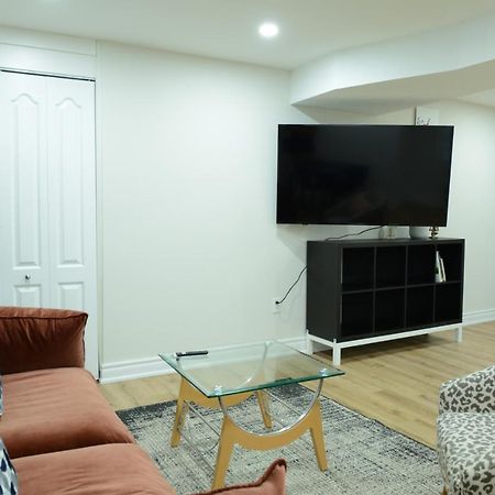 Spacious 2-Bed-Room Near Yonge & Major Mackenzie Richmond Hill Buitenkant foto