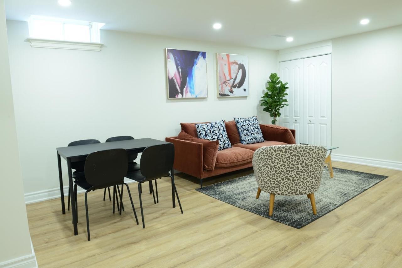 Spacious 2-Bed-Room Near Yonge & Major Mackenzie Richmond Hill Buitenkant foto