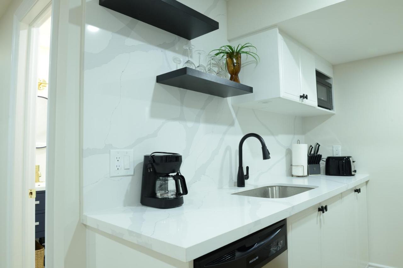 Spacious 2-Bed-Room Near Yonge & Major Mackenzie Richmond Hill Buitenkant foto