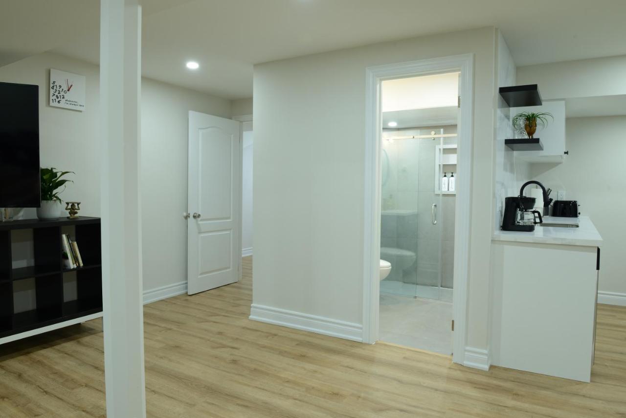 Spacious 2-Bed-Room Near Yonge & Major Mackenzie Richmond Hill Buitenkant foto