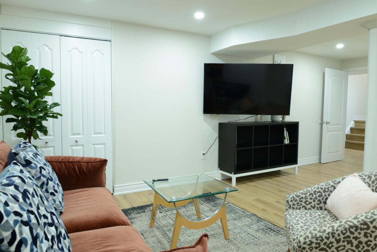 Spacious 2-Bed-Room Near Yonge & Major Mackenzie Richmond Hill Buitenkant foto