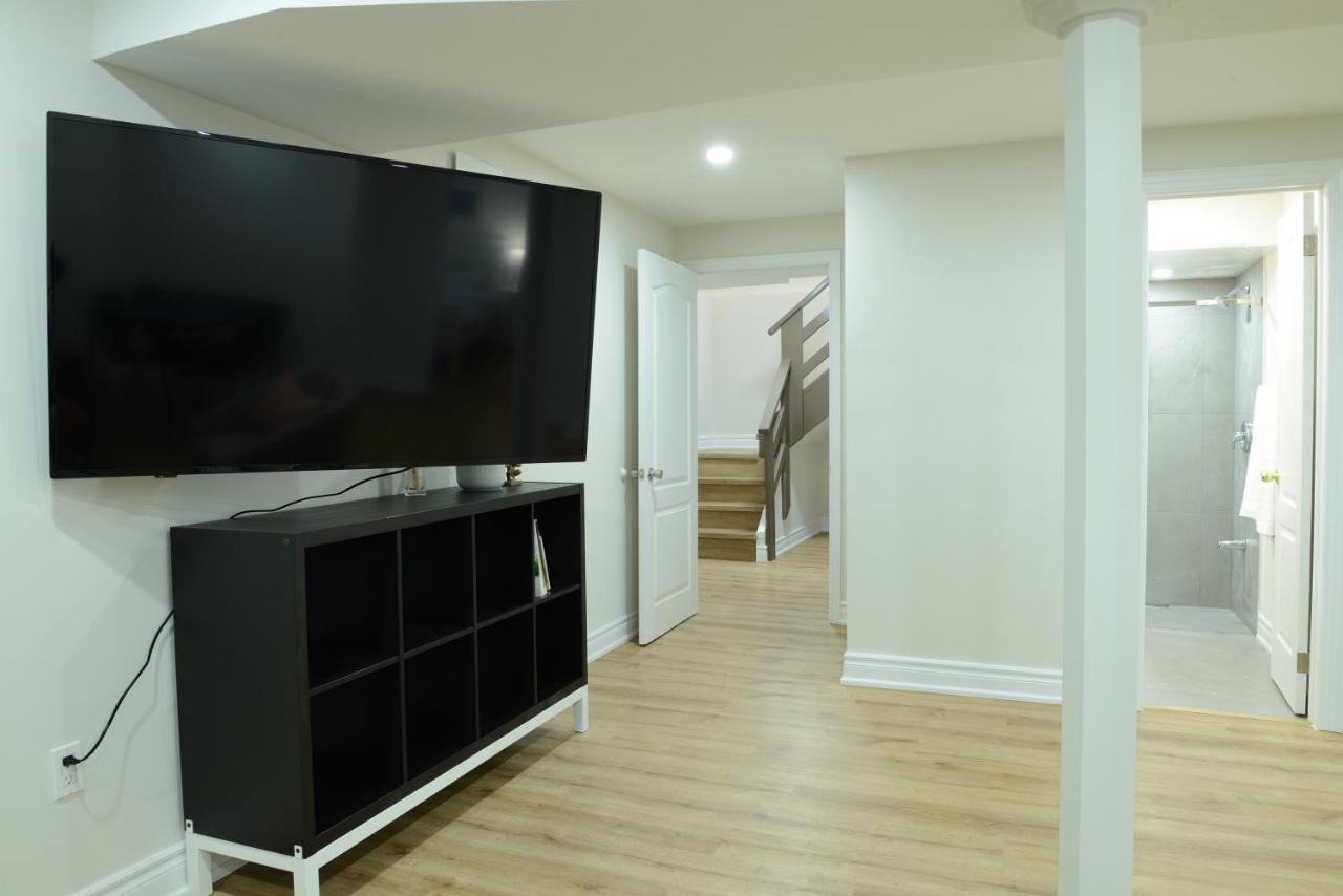 Spacious 2-Bed-Room Near Yonge & Major Mackenzie Richmond Hill Buitenkant foto