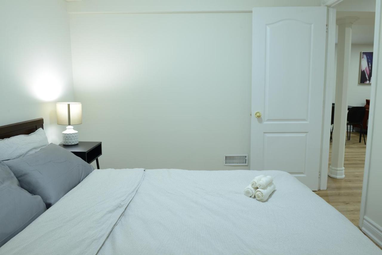 Spacious 2-Bed-Room Near Yonge & Major Mackenzie Richmond Hill Buitenkant foto
