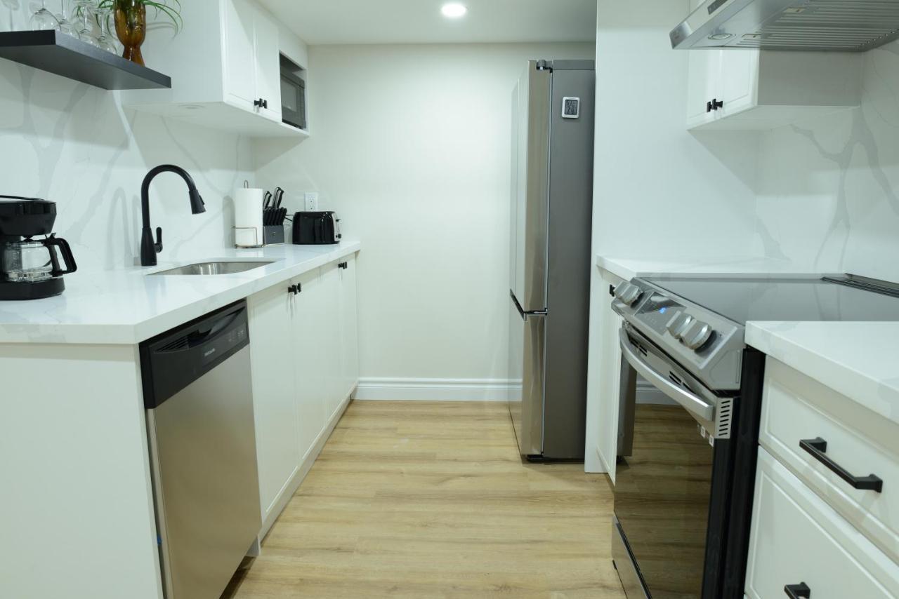 Spacious 2-Bed-Room Near Yonge & Major Mackenzie Richmond Hill Buitenkant foto