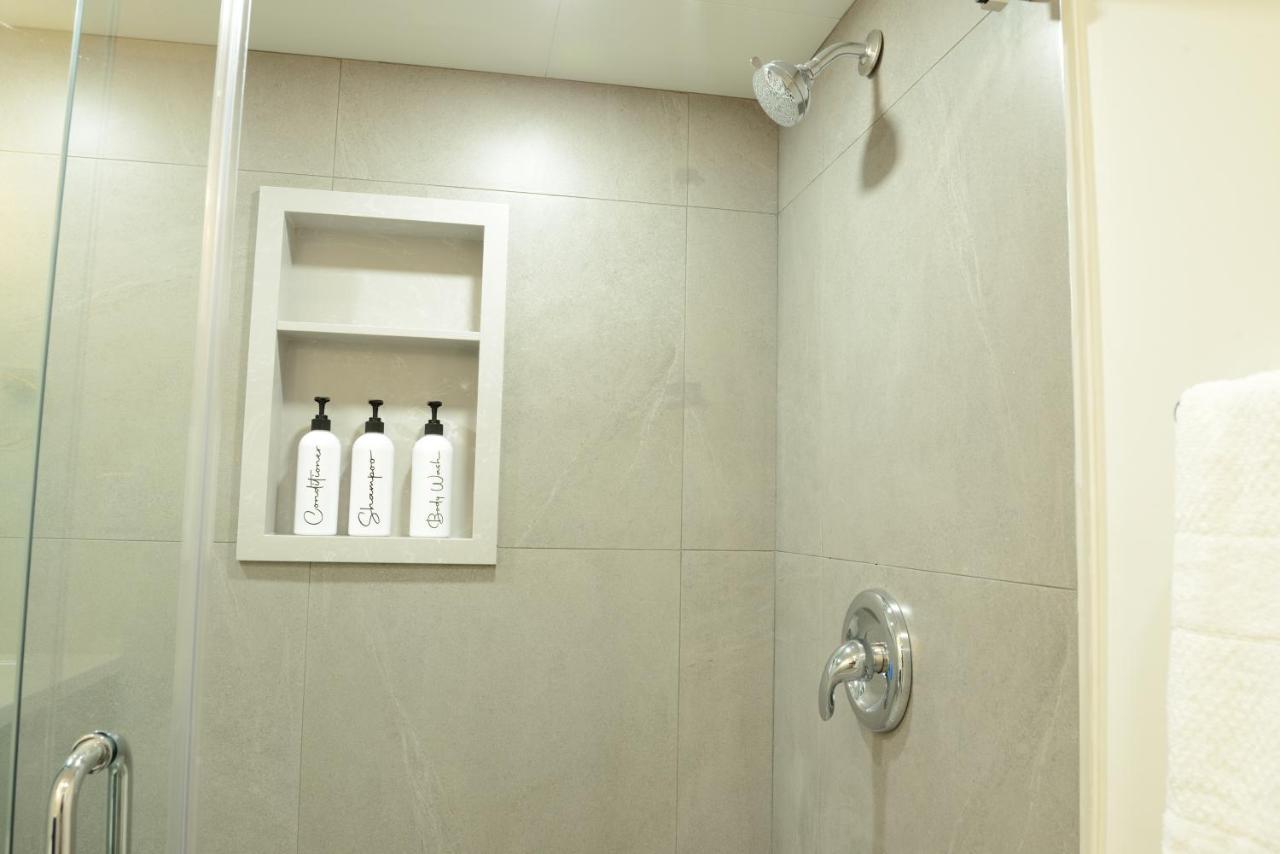 Spacious 2-Bed-Room Near Yonge & Major Mackenzie Richmond Hill Buitenkant foto