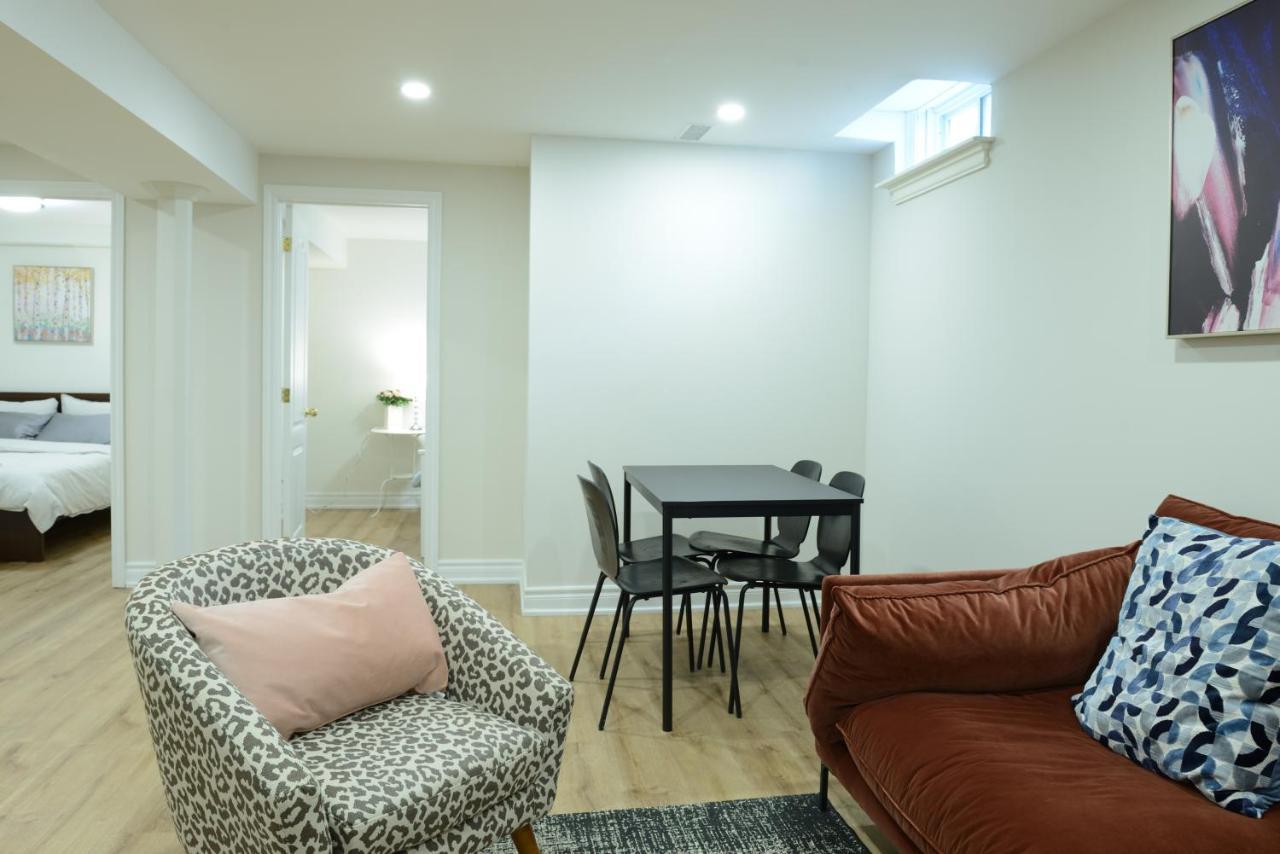 Spacious 2-Bed-Room Near Yonge & Major Mackenzie Richmond Hill Buitenkant foto