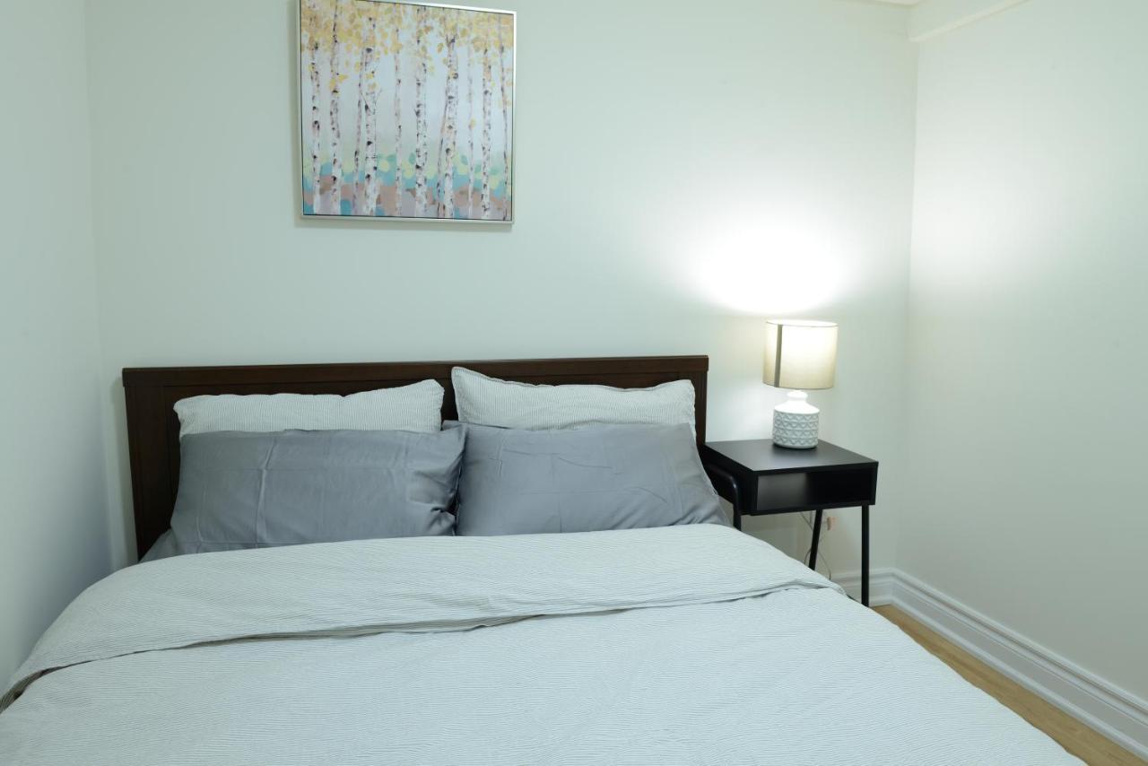 Spacious 2-Bed-Room Near Yonge & Major Mackenzie Richmond Hill Buitenkant foto