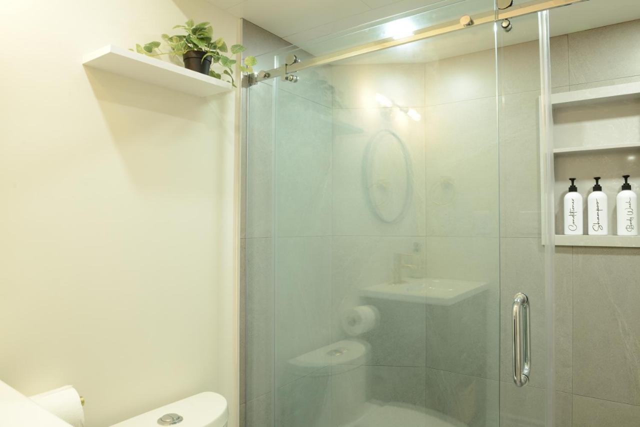 Spacious 2-Bed-Room Near Yonge & Major Mackenzie Richmond Hill Buitenkant foto
