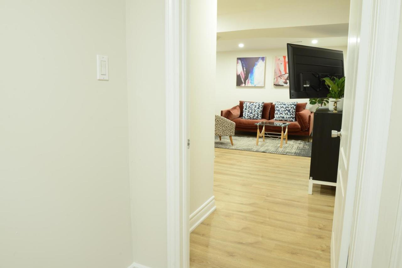 Spacious 2-Bed-Room Near Yonge & Major Mackenzie Richmond Hill Buitenkant foto
