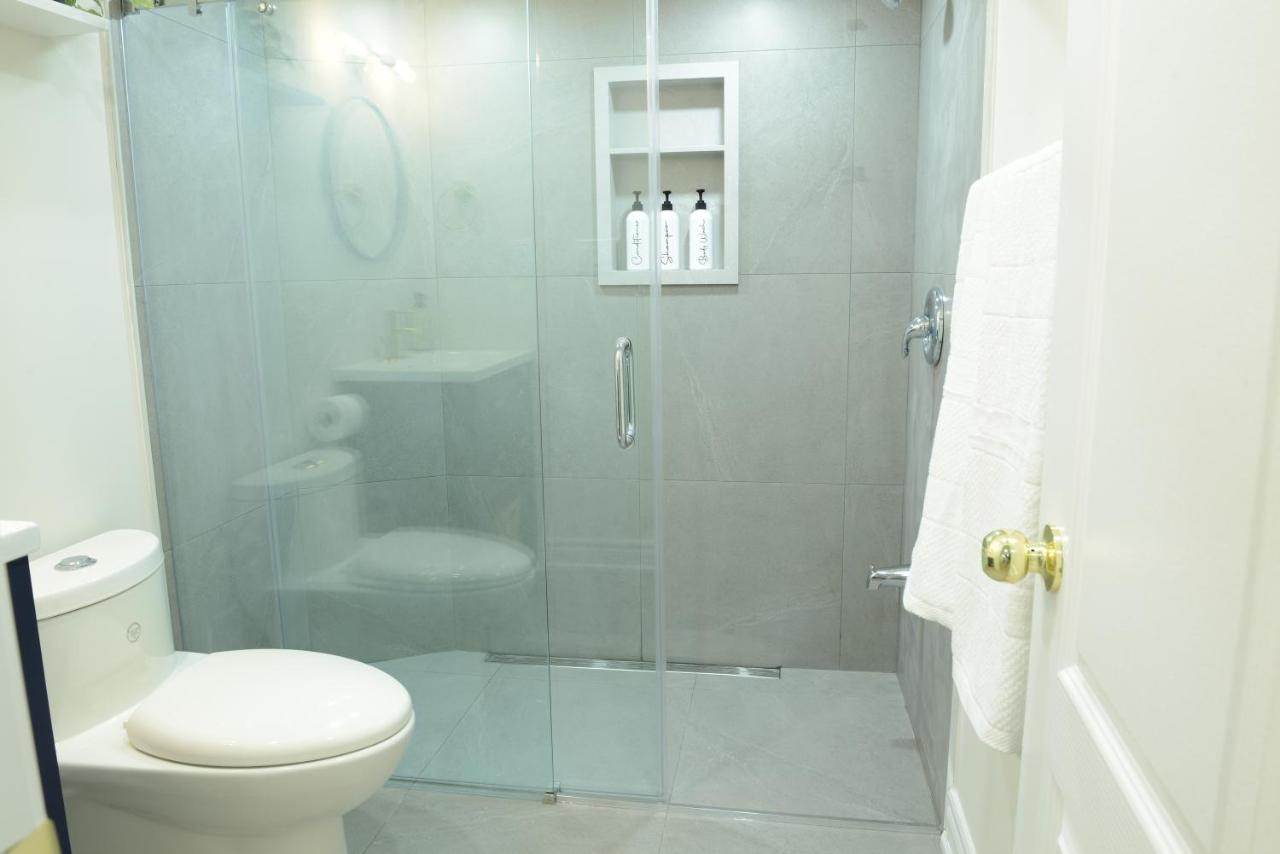 Spacious 2-Bed-Room Near Yonge & Major Mackenzie Richmond Hill Buitenkant foto