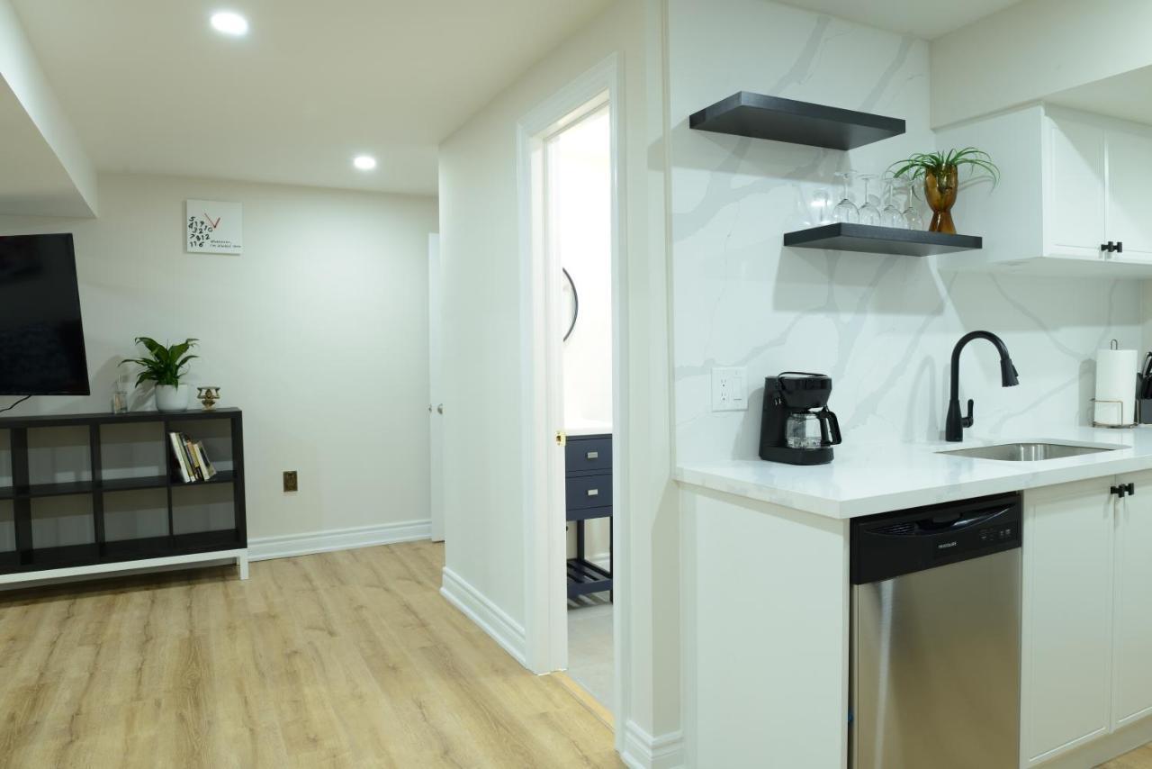 Spacious 2-Bed-Room Near Yonge & Major Mackenzie Richmond Hill Buitenkant foto