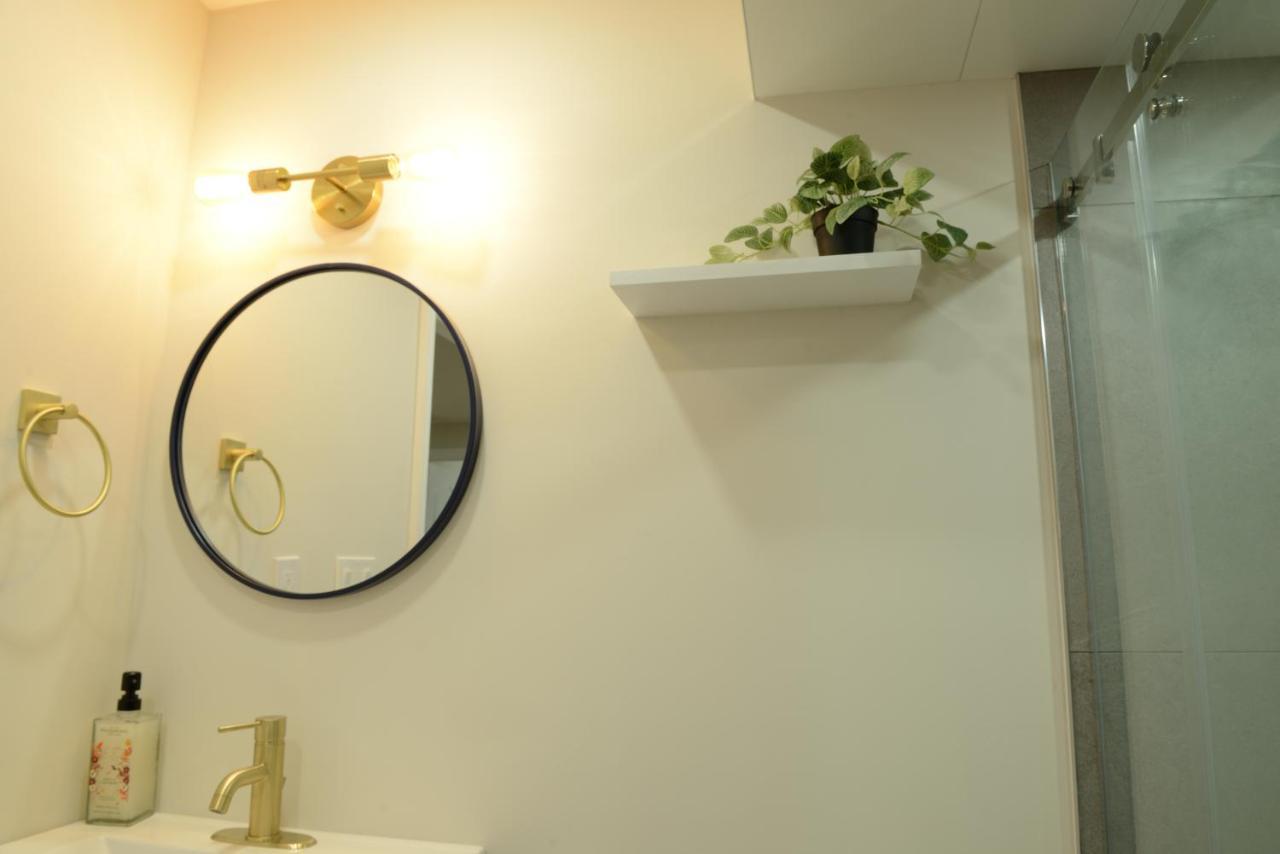 Spacious 2-Bed-Room Near Yonge & Major Mackenzie Richmond Hill Buitenkant foto