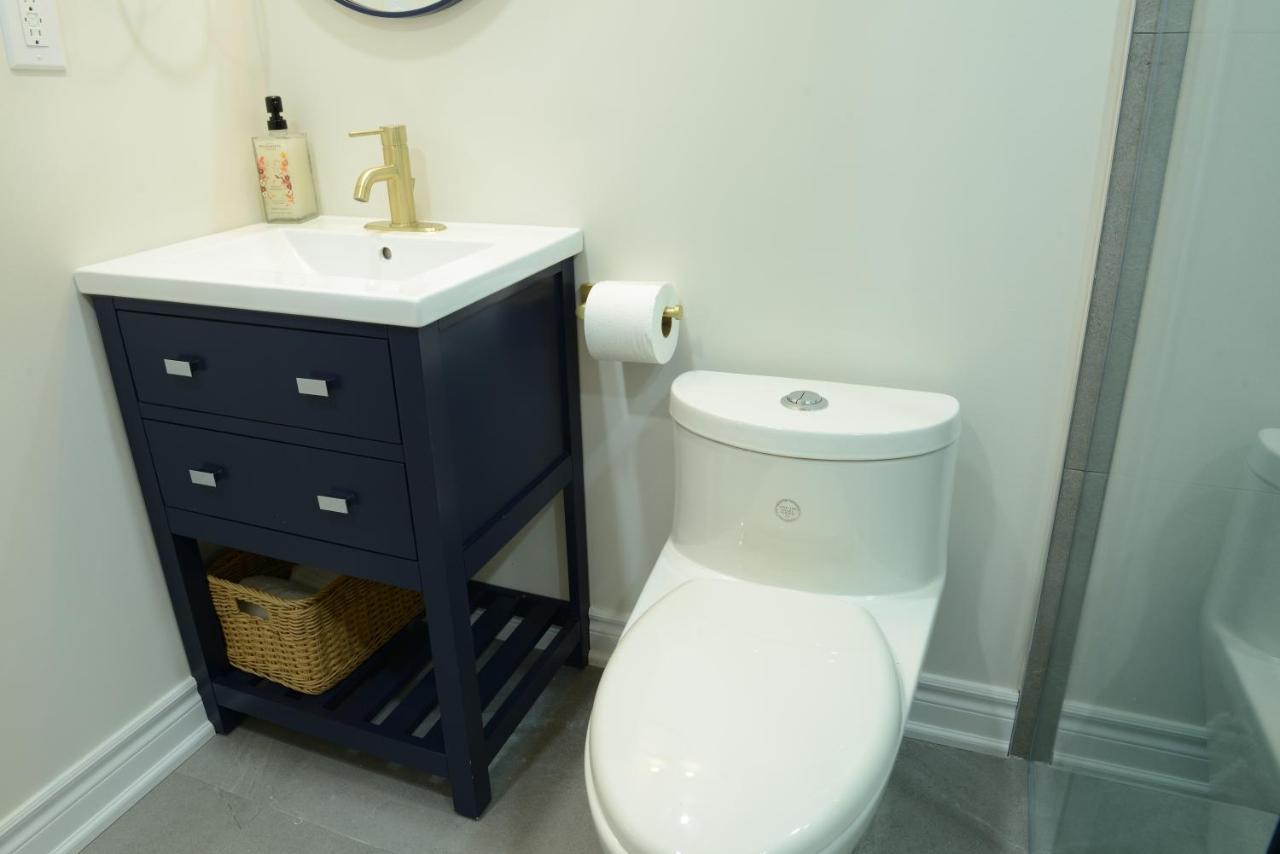 Spacious 2-Bed-Room Near Yonge & Major Mackenzie Richmond Hill Buitenkant foto